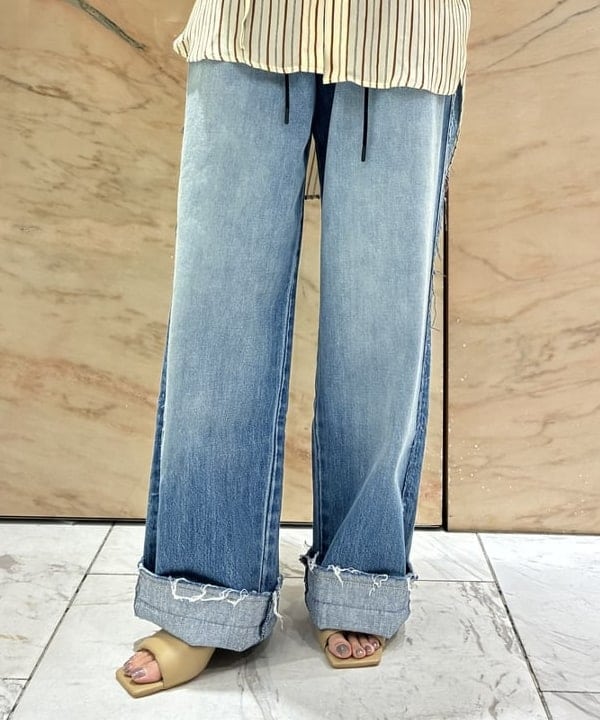 茂野 真楓さんの「BEAMS WOMEN｜CMMN SWDN / Kali ストライプ シャツ」を使ったコーディネート