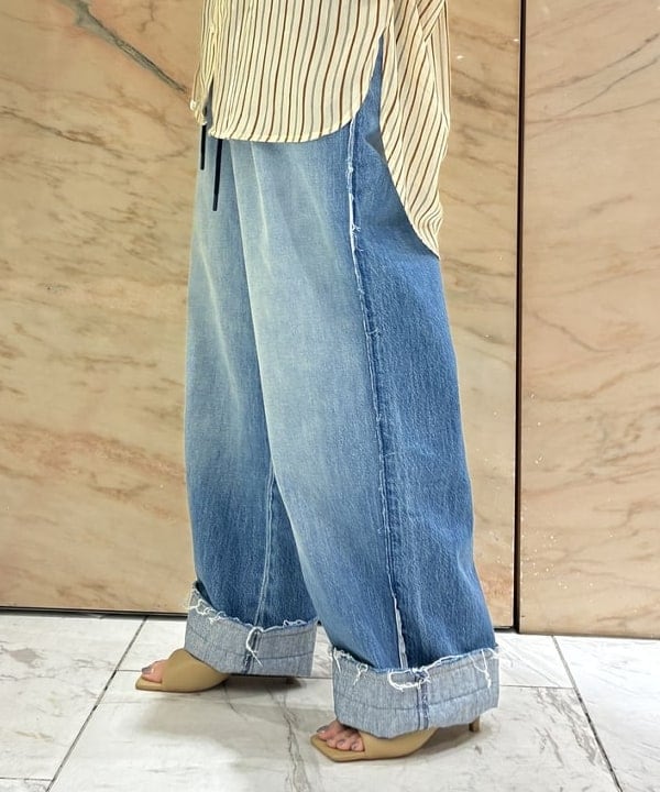 茂野 真楓さんの「BEAMS WOMEN｜CMMN SWDN / Kali ストライプ シャツ」を使ったコーディネート