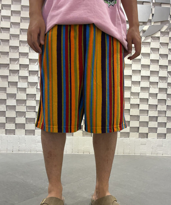 松本 悠平さんの「BEAMS WOMEN｜Pile Shorts Multi Stripe」を使ったコーディネート