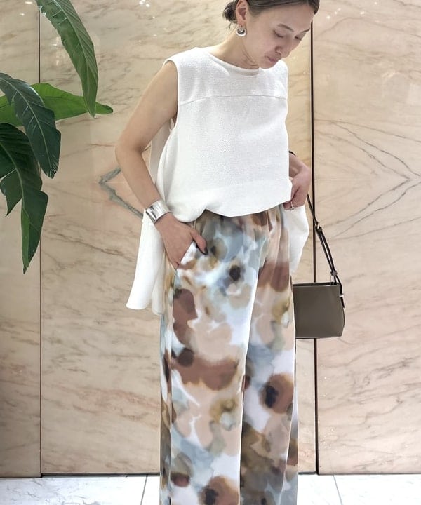 越智 里美さんの「BEAMS WOMEN｜ラッセルメッシュ ノースリーブ プルオーバー」を使ったコーディネート