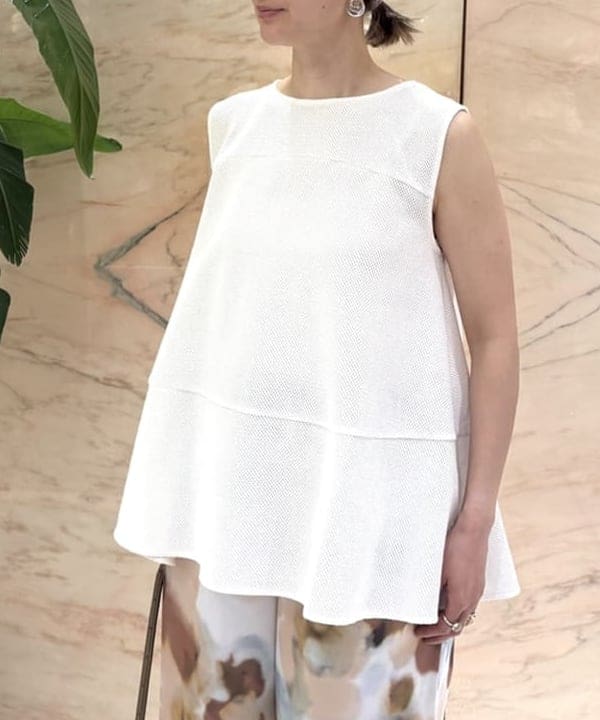 越智 里美さんの「BEAMS WOMEN｜ラッセルメッシュ ノースリーブ プルオーバー」を使ったコーディネート