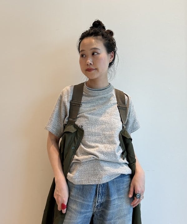 清水 彩乃さんの「BEAMS WOMEN｜ナイロン フィッシング ベスト アレンジ ワンピース」を使ったコーディネート
