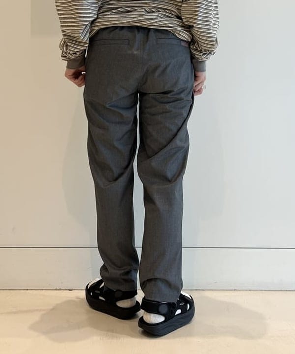 清水 彩乃さんの「BEAMS WOMEN｜【別注】Gramicci / ギャバ テーパードパンツ NEW」を使ったコーディネート