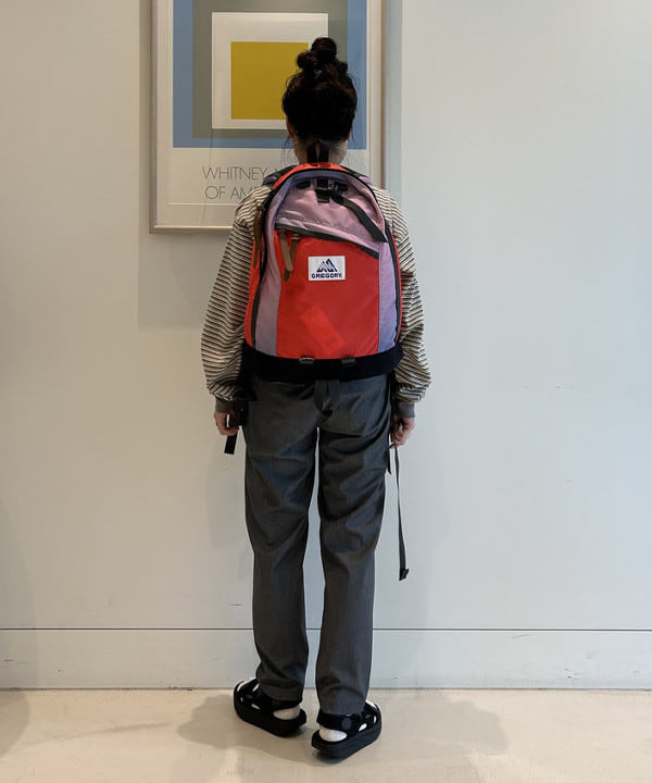 清水 彩乃さんの「BEAMS WOMEN｜【別注】Gramicci / ギャバ テーパードパンツ NEW」を使ったコーディネート