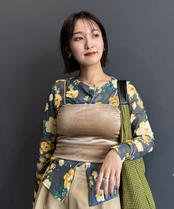 松本 佳菜子さんの「BEAMS WOMEN｜2タック カーブ バレル チノパンツ」を使ったコーディネート