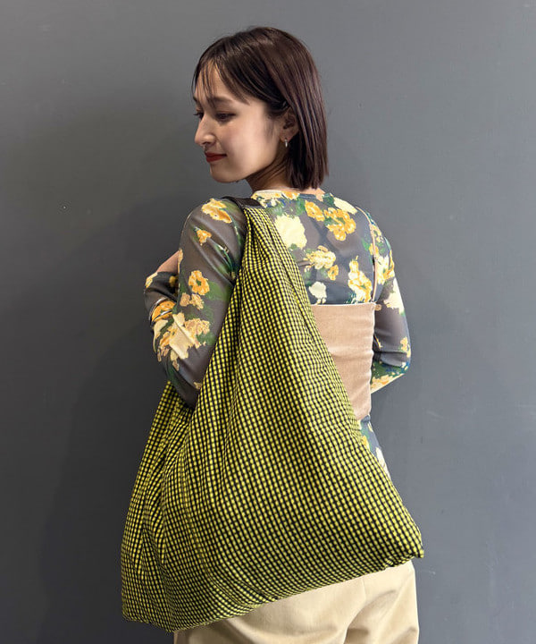 松本 佳菜子さんの「BEAMS WOMEN｜2タック カーブ バレル チノパンツ」を使ったコーディネート