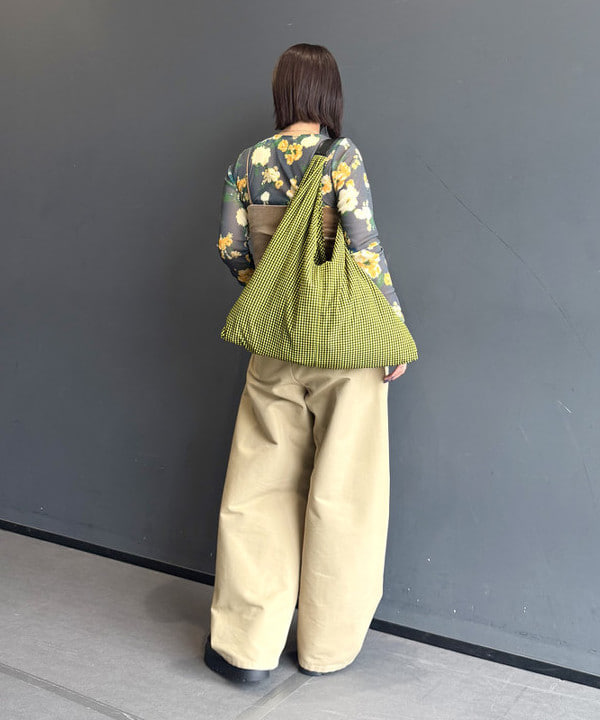 松本 佳菜子さんの「BEAMS WOMEN｜2タック カーブ バレル チノパンツ」を使ったコーディネート