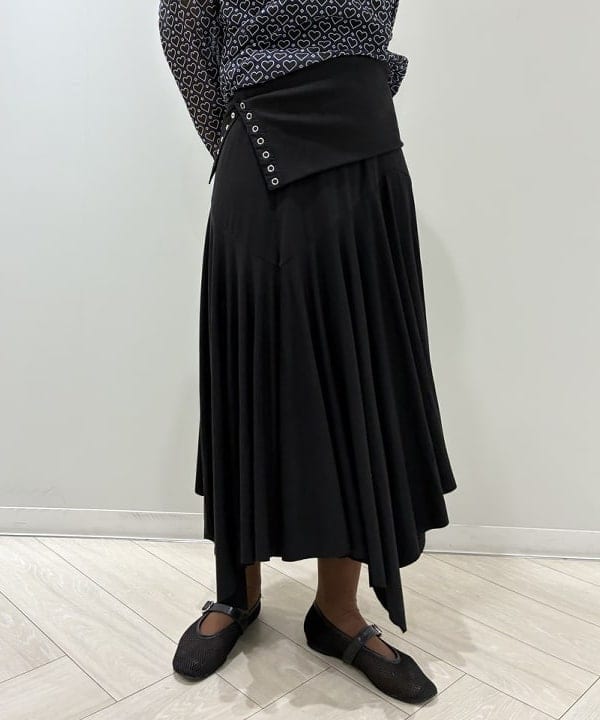 SAEさんの「BEAMS WOMEN｜イレギュラー ヘム カット スカート」を使ったコーディネート