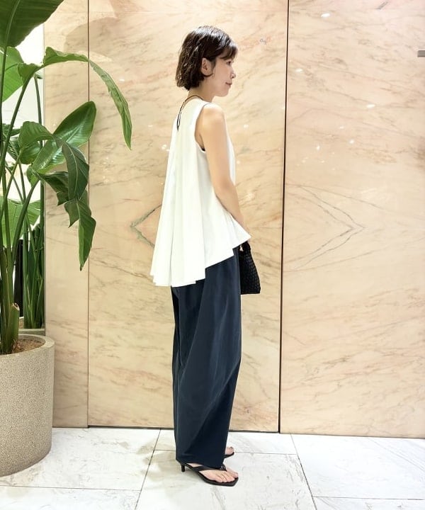 AONO SHIKAMAさんの「BEAMS WOMEN｜コットン バックフレア ノースリーブ プルオーバー」を使ったコーディネート