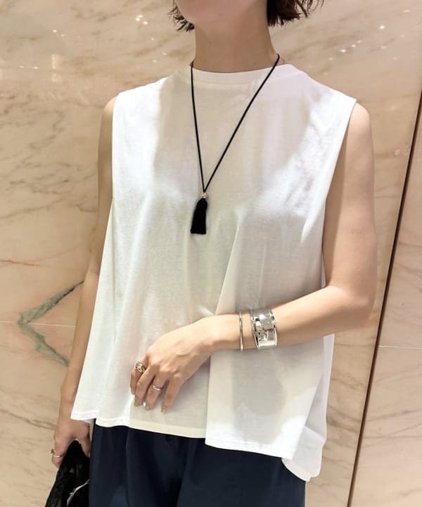 AONO SHIKAMAさんの「BEAMS WOMEN｜コットン バックフレア ノースリーブ プルオーバー」を使ったコーディネート