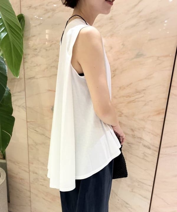 AONO SHIKAMAさんの「BEAMS WOMEN｜コットン バックフレア ノースリーブ プルオーバー」を使ったコーディネート
