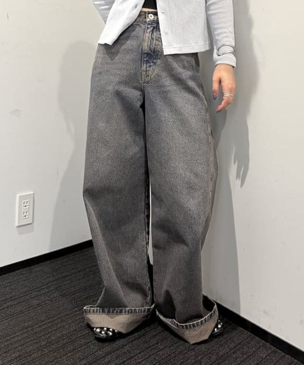 松本 佳菜子さんの「BEAMS WOMEN｜オーバーダイ デニム パンツ」を使ったコーディネート