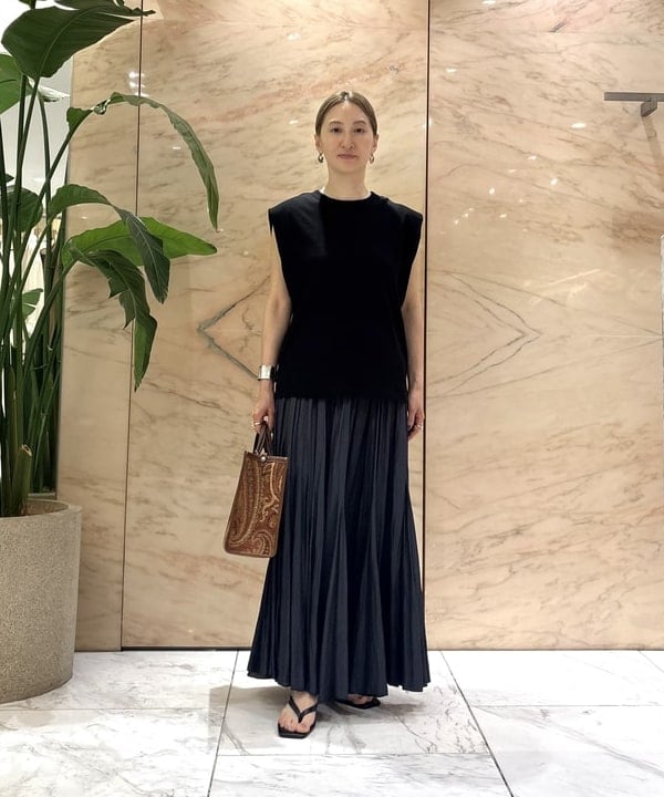 越智 里美さんの「BEAMS WOMEN｜AK+1 / アンブレラ スカート」を使ったコーディネート