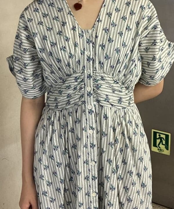 中平 あみさんの「BEAMS WOMEN｜ne Quittez pas / スモール フラワー ギャザー ワンピース」を使ったコーディネート