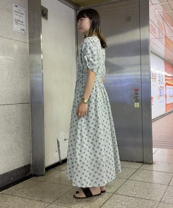 中平 あみさんの「BEAMS WOMEN｜ne Quittez pas / スモール フラワー ギャザー ワンピース」を使ったコーディネート