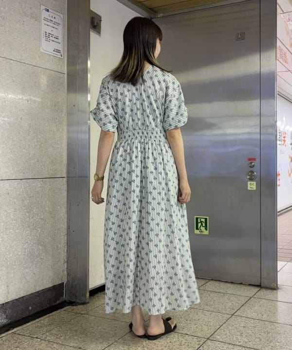 中平 あみさんの「BEAMS WOMEN｜ne Quittez pas / スモール フラワー ギャザー ワンピース」を使ったコーディネート