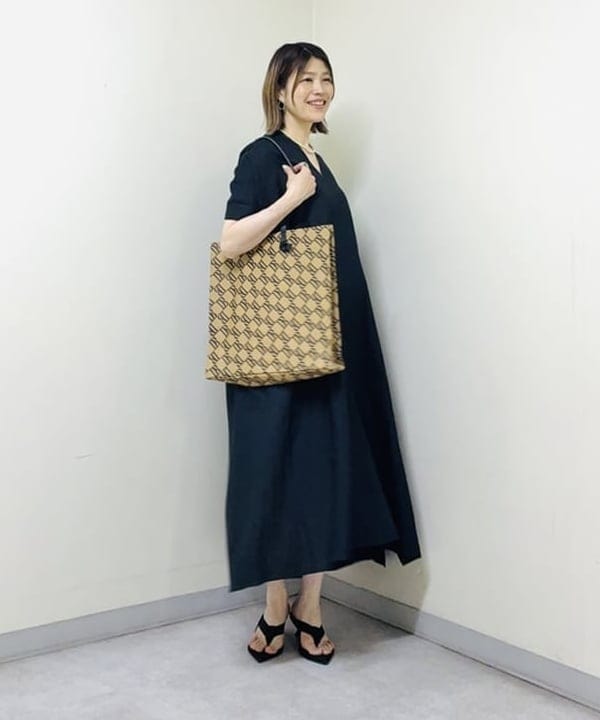 岩沢 珠代さんの「BEAMS WOMEN｜リネン カフタン ワンピース」を使ったコーディネート