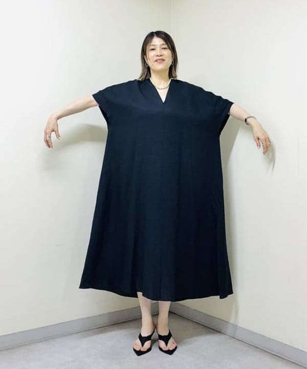 岩沢 珠代さんの「BEAMS WOMEN｜リネン カフタン ワンピース」を使ったコーディネート