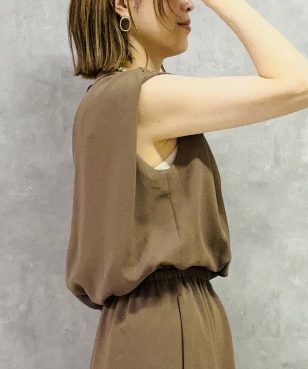 岩沢 珠代さんの「BEAMS WOMEN｜Vネック バック シアーワンピース」を使ったコーディネート
