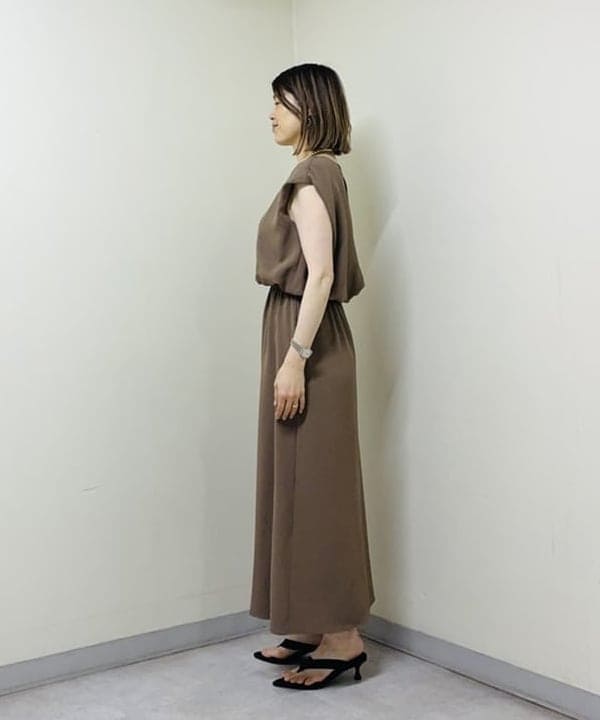 岩沢 珠代さんの「BEAMS WOMEN｜Vネック バック シアーワンピース」を使ったコーディネート