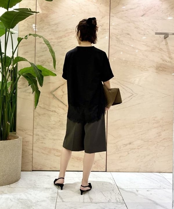 AONO SHIKAMAさんの「BEAMS WOMEN｜レース 切り替え Tシャツ」を使ったコーディネート