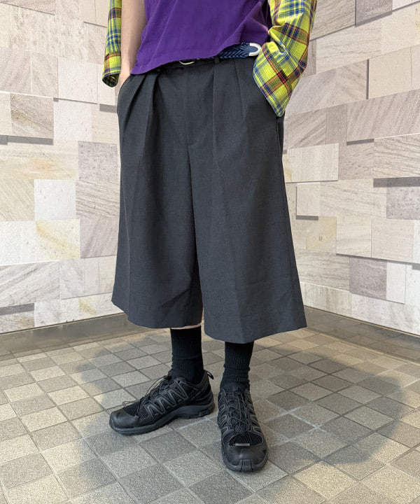 Lazzyさんの「【ワイドストレートフィット】ショート スラックス」を使ったコーディネート