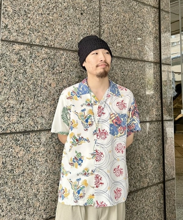 吉田 洸輝さんの「BEAMS WOMEN｜【別注】SUN SURF / クレイジー アロハシャツ 26SS」を使ったコーディネート