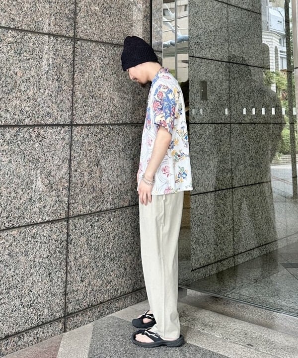 吉田 洸輝さんの「BEAMS WOMEN｜【別注】SUN SURF / クレイジー アロハシャツ 26SS」を使ったコーディネート