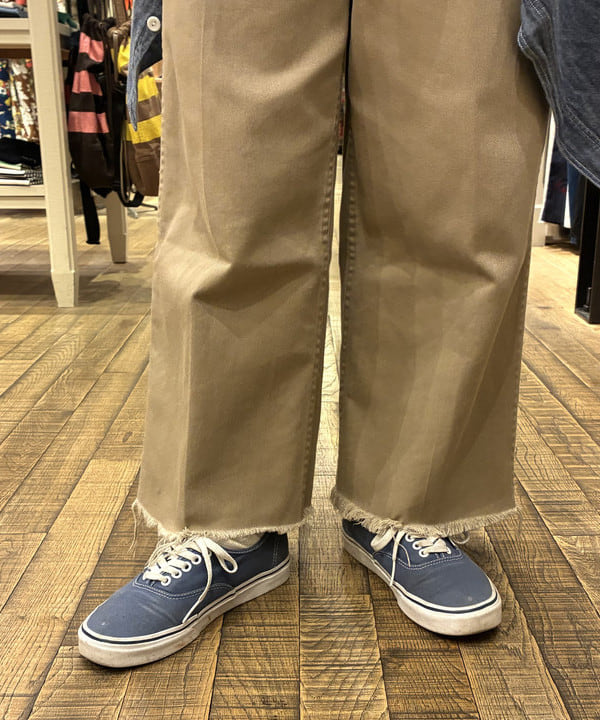 サイトウ　トモミさんの「BEAMS WOMEN｜【別注】BUZZ RICKSON'S / シャンブレー ロングスリーブ シャツ」を使ったコーディネート