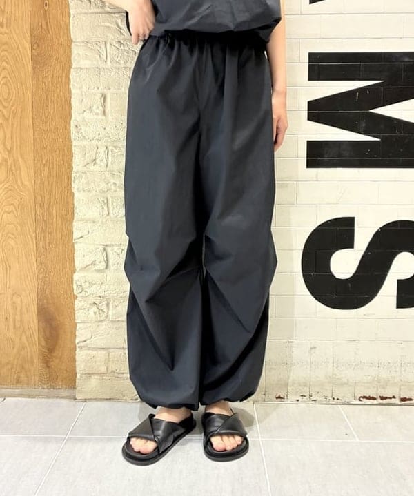 ヒライさんの「BEAMS WOMEN｜ドロスト タフタ パンツ」を使ったコーディネート