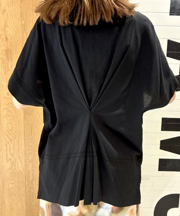 ヒライさんの「BEAMS WOMEN｜コットン Vネック ブラウス」を使ったコーディネート