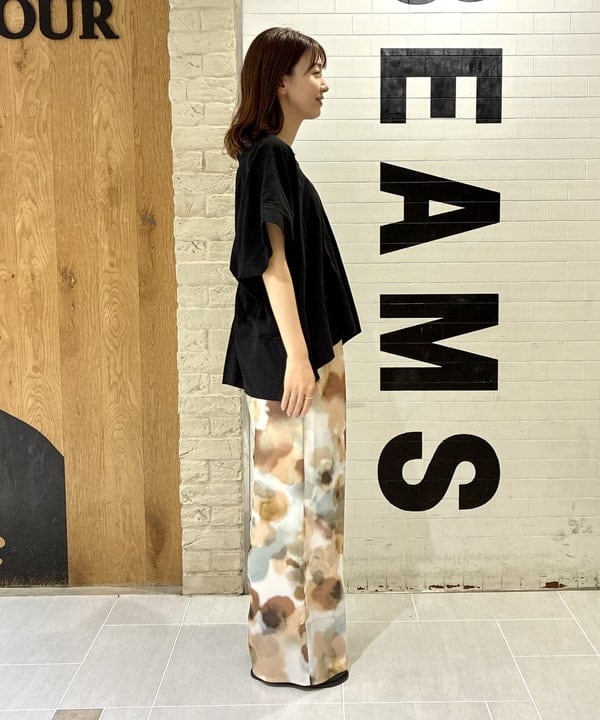 ヒライさんの「BEAMS WOMEN｜コットン Vネック ブラウス」を使ったコーディネート