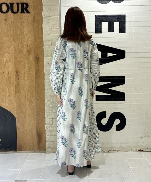 ヒライさんの「BEAMS WOMEN｜ne Quittez pas / コットンジャカード リリープリント シャーリング ワンピース」を使ったコーディネート