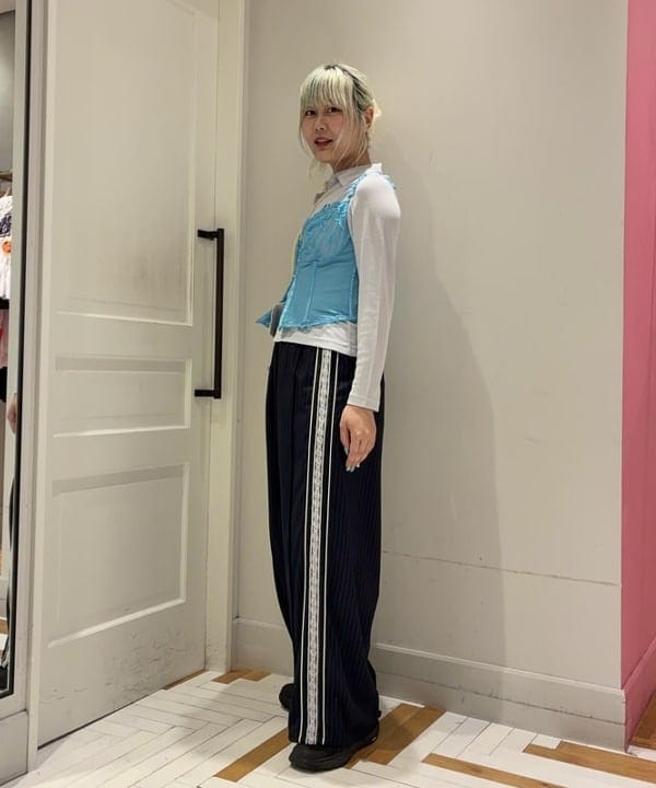 はっとりさんの「BEAMS WOMEN｜【別注】FRED PERRY / ロングスリーブ ボタン ポロシャツ」を使ったコーディネート