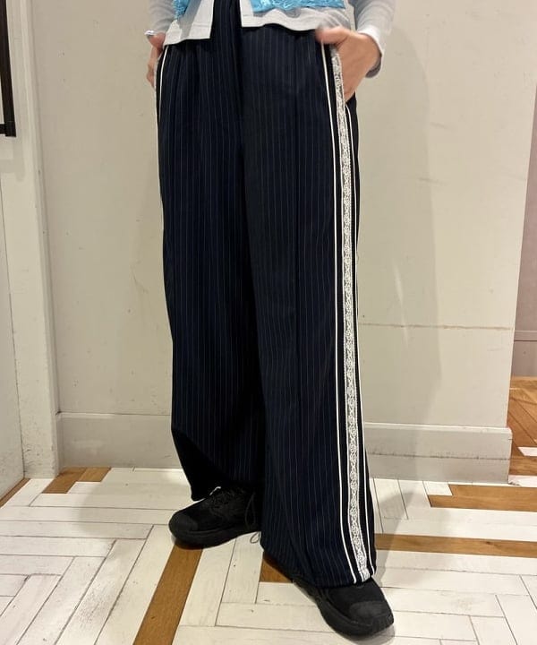 はっとりさんの「BEAMS WOMEN｜【別注】FRED PERRY / ロングスリーブ ボタン ポロシャツ」を使ったコーディネート
