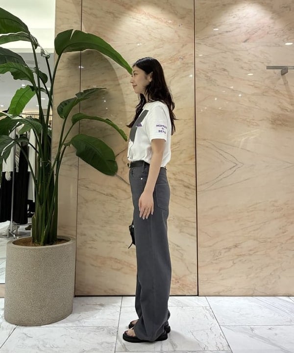 坂本 涼花さんの「BEAMS WOMEN｜【別注】NOMADIS / for Dog Lovers Tシャツ」を使ったコーディネート