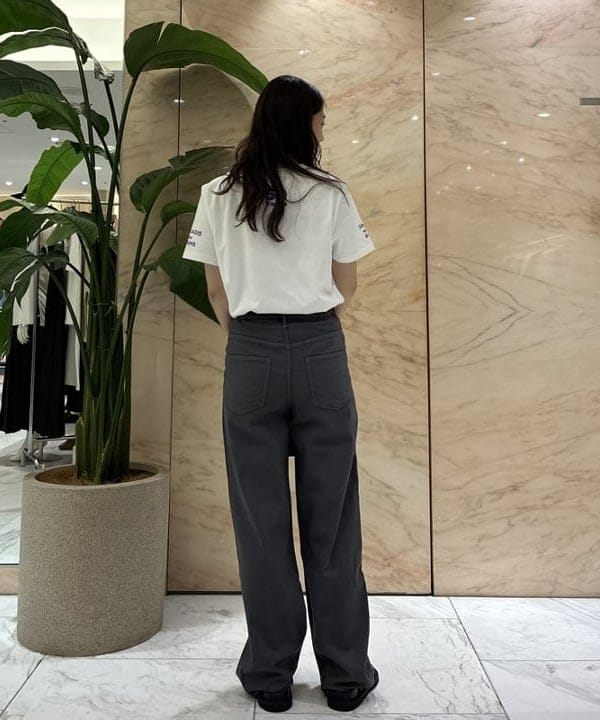 坂本 涼花さんの「BEAMS WOMEN｜【別注】NOMADIS / for Dog Lovers Tシャツ」を使ったコーディネート