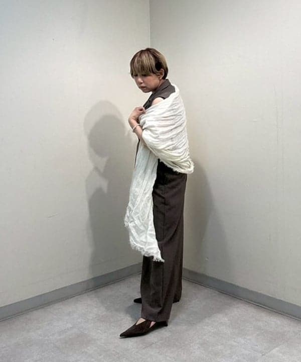 塚越 有紀さんの「BEAMS WOMEN｜ASAUCE MELER / リネン ガーゼ ストール」を使ったコーディネート