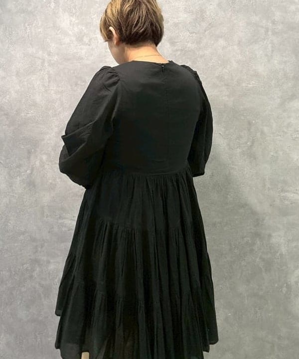 塚越 有紀さんの「BEAMS WOMEN｜【別注】MARIHA / エンジェルのミニワンピース」を使ったコーディネート