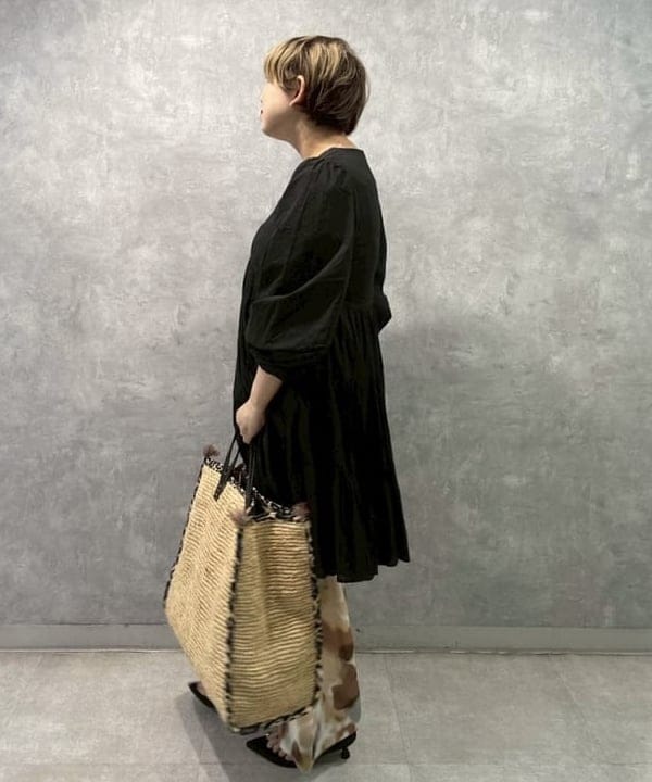 塚越 有紀さんの「BEAMS WOMEN｜【別注】MARIHA / エンジェルのミニワンピース」を使ったコーディネート