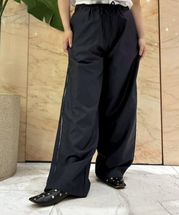 塚越 有紀さんの「BEAMS WOMEN｜KHADI オーバー ショート シャツ」を使ったコーディネート