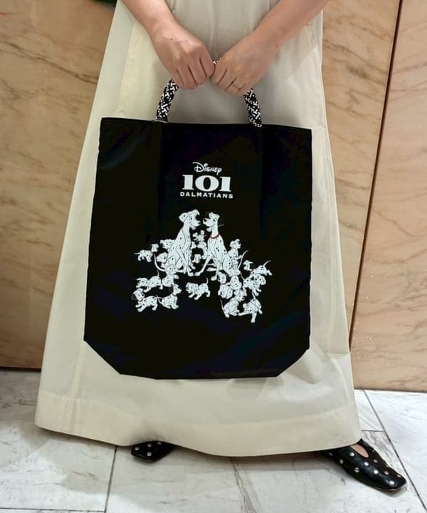 塚越 有紀さんの「BEAMS WOMEN｜【別注】NOMADIS / 101匹わんちゃん / SAC2 トートバッグ」を使ったコーディネート