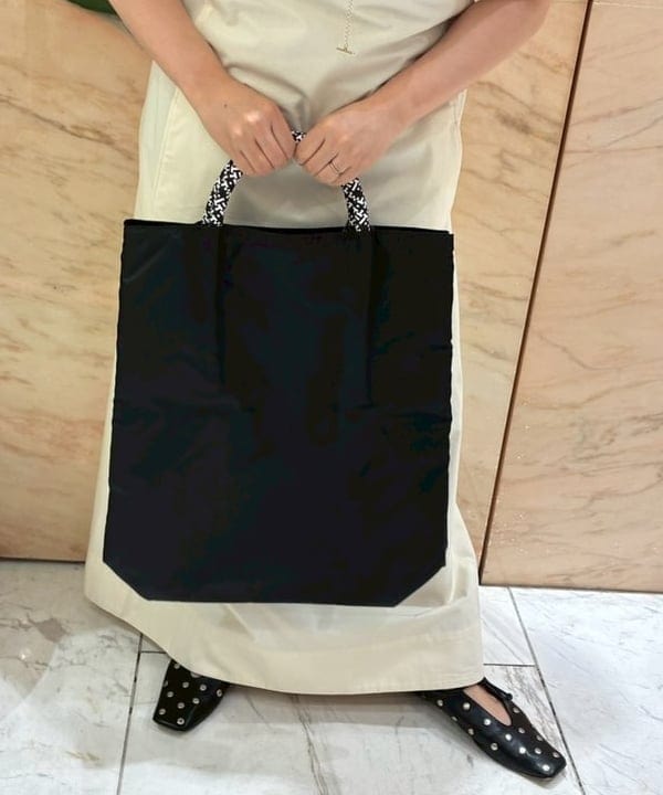 塚越 有紀さんの「BEAMS WOMEN｜【別注】NOMADIS / 101匹わんちゃん / SAC2 トートバッグ」を使ったコーディネート