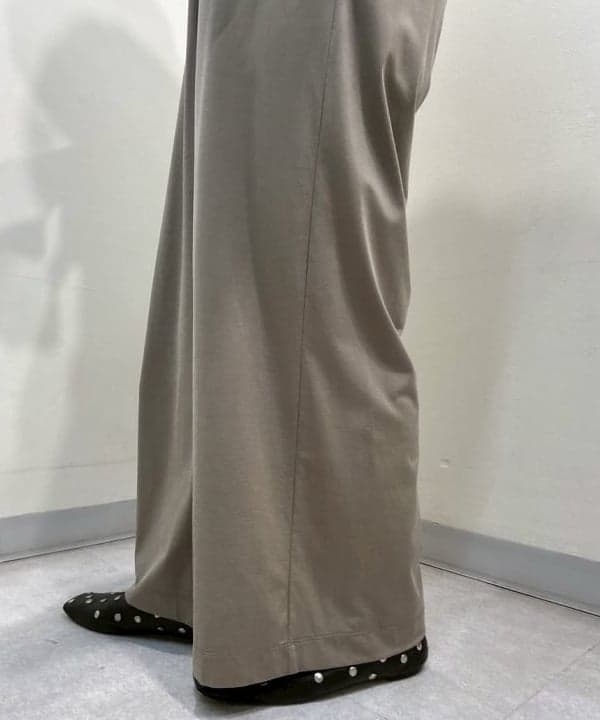 塚越 有紀さんの「BEAMS WOMEN｜A VACATION / BREAD M PAISLEY トートバッグ」を使ったコーディネート