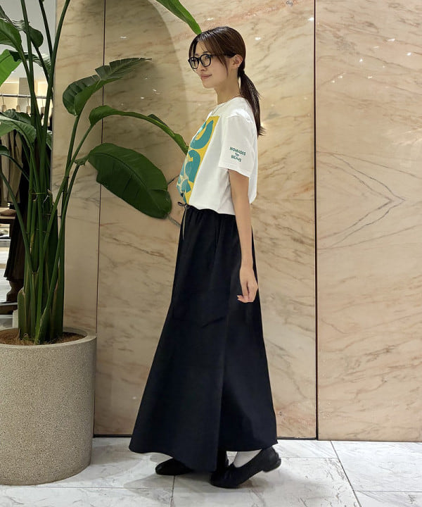 茂野 真楓さんの「BEAMS WOMEN｜【別注】NOMADIS / for Dog Lovers Tシャツ」を使ったコーディネート
