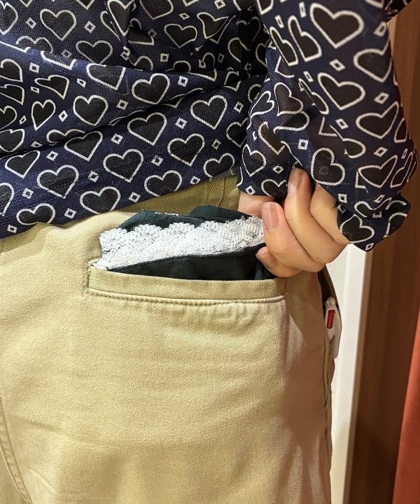 にしだてさんの「BEAMS WOMEN｜2WAY フラワー バンダナ」を使ったコーディネート