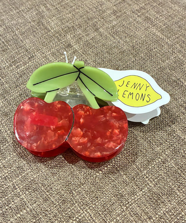 奥村 映里子さんの「Jenny Lemons / Large Hair Claw Clip」を使ったコーディネート