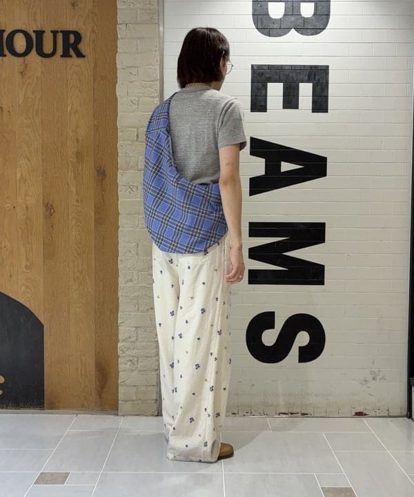 マツミヤさんの「BEAMS WOMEN｜【別注】WAREHOUSE & CO. / ステンシル13 Tシャツ」を使ったコーディネート