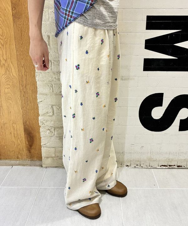 マツミヤさんの「BEAMS WOMEN｜【別注】WAREHOUSE & CO. / ステンシル13 Tシャツ」を使ったコーディネート
