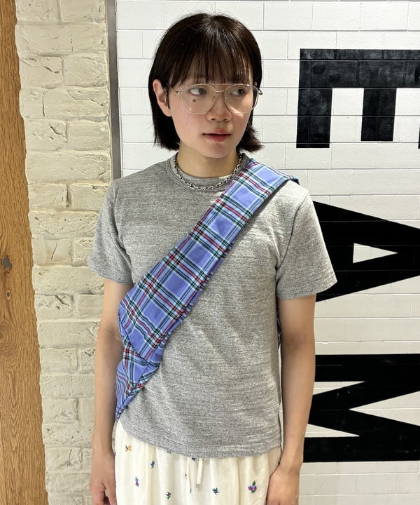 マツミヤさんの「BEAMS WOMEN｜【別注】WAREHOUSE & CO. / ステンシル13 Tシャツ」を使ったコーディネート